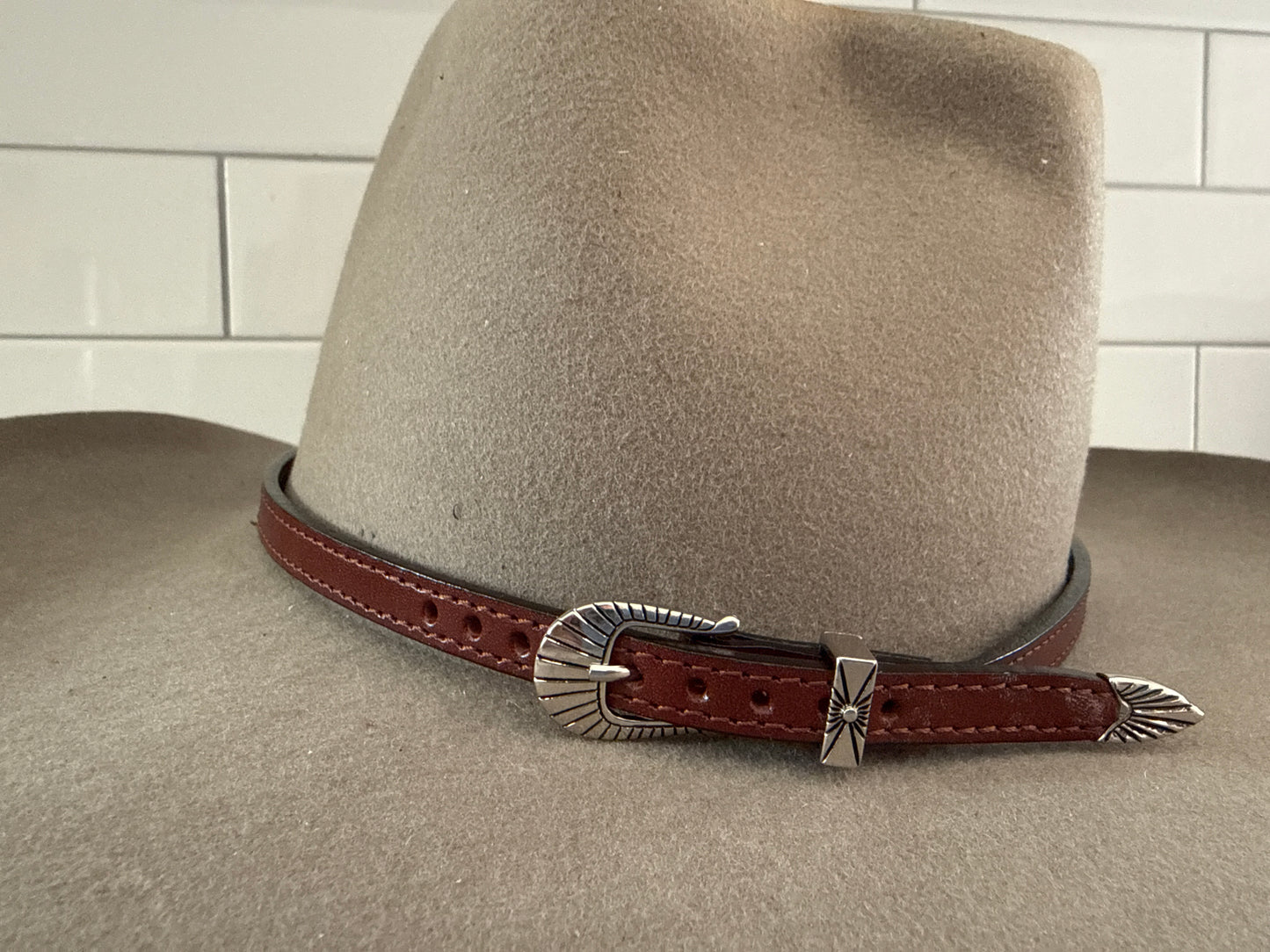 Heritage Leather Hat Band – Classic Buckle