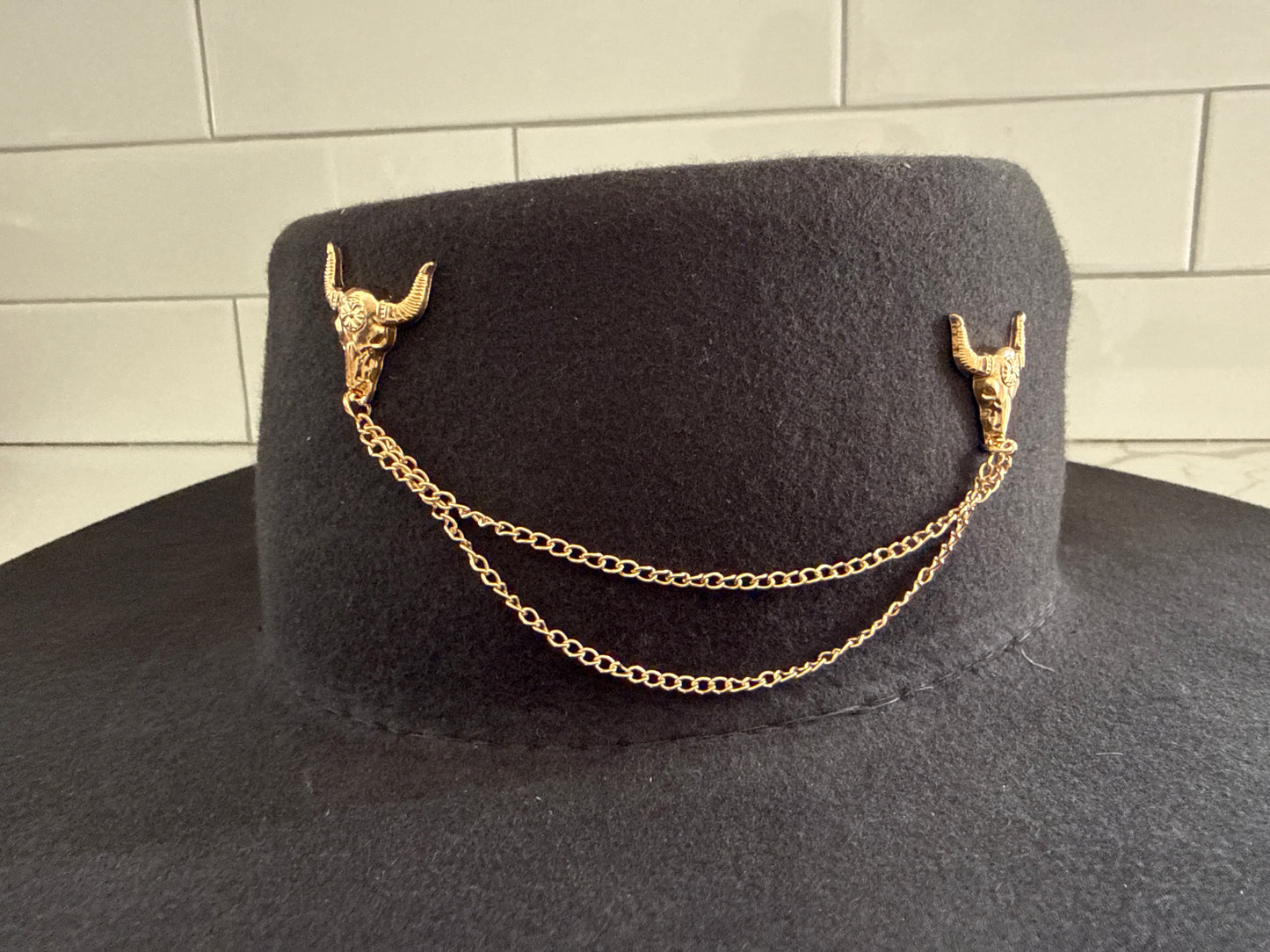 Bull Tassel Chain Pin
